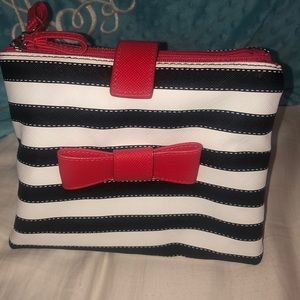 - Kenneth Cole Makeup Bag